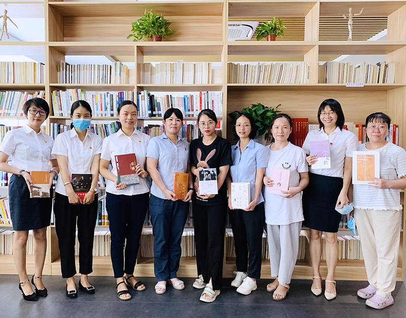 学党史 办实事 | 必一体育平台集团工会女职委开展“玫瑰书香”主题阅读活动